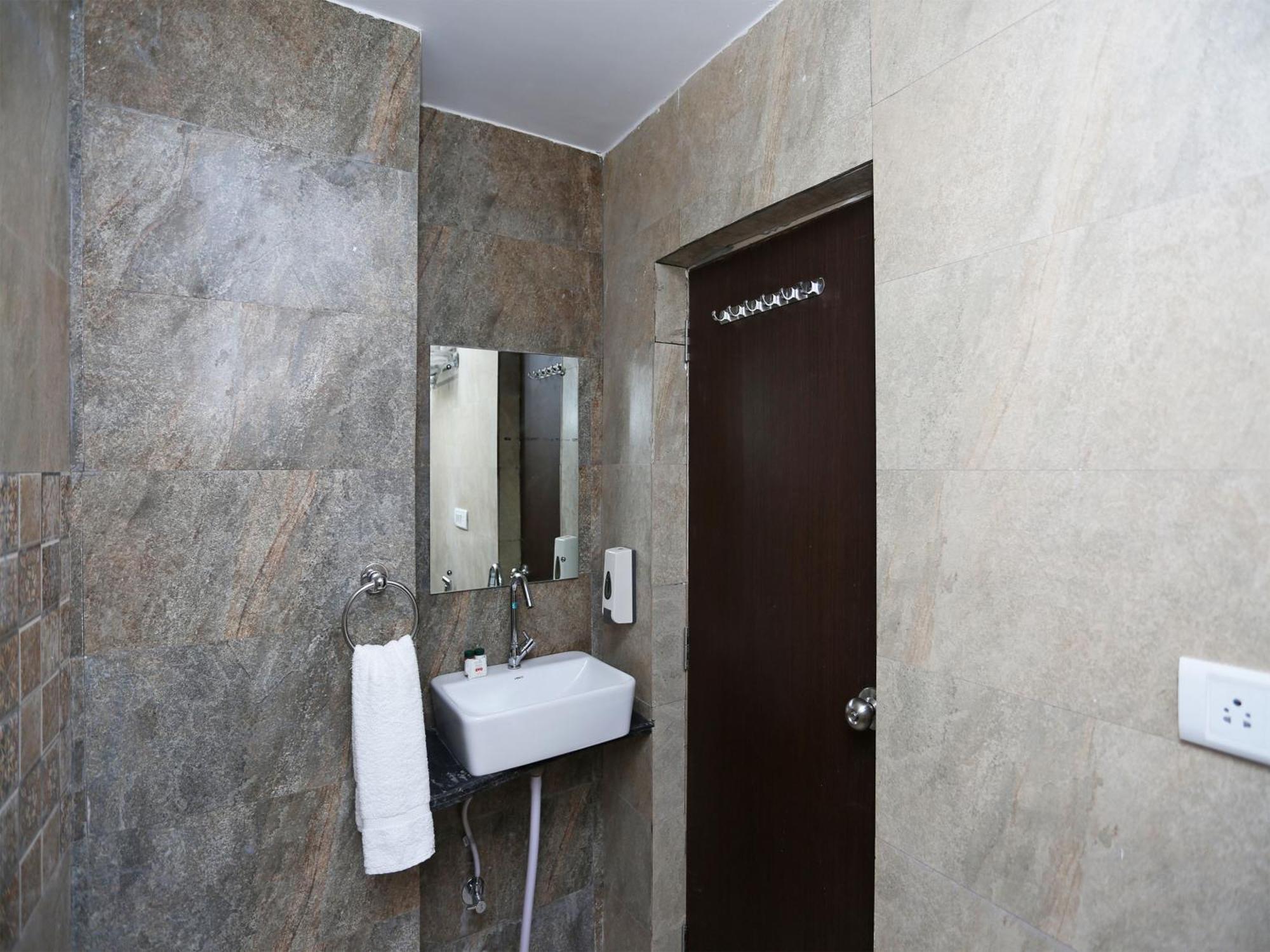 Fabexpress Gs Residency Hotel Varanasi Exterior photo